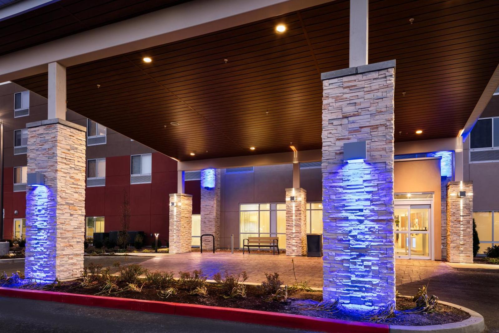 Holiday Inn Express & Suites - Bend South an IHG Hotel Main image 1